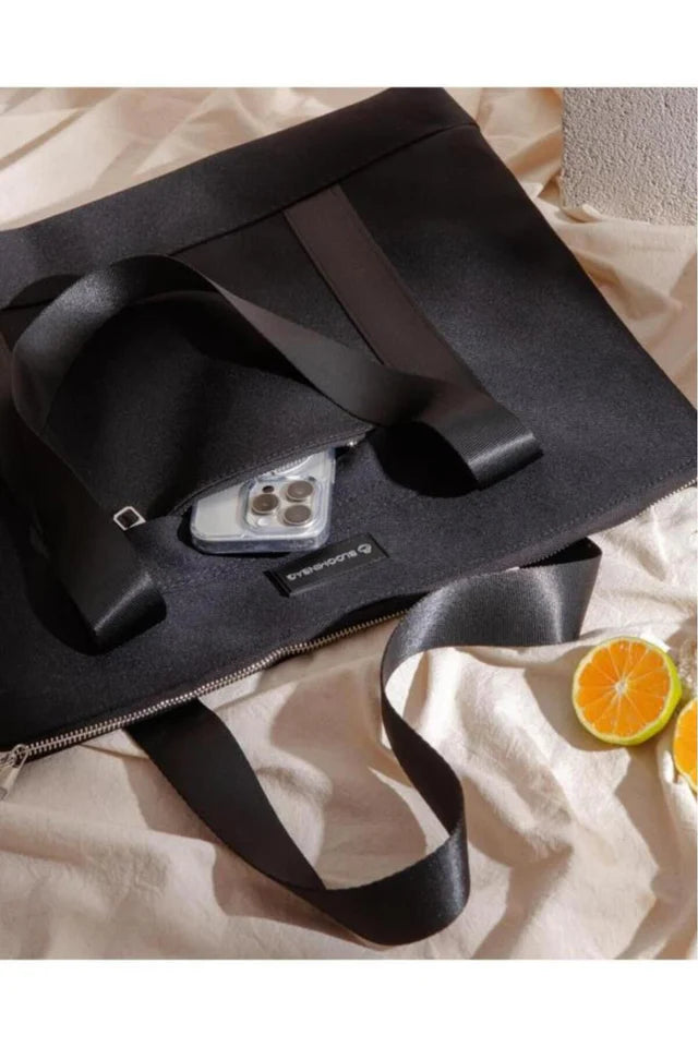 Cosmic Cosmos svart toteväska